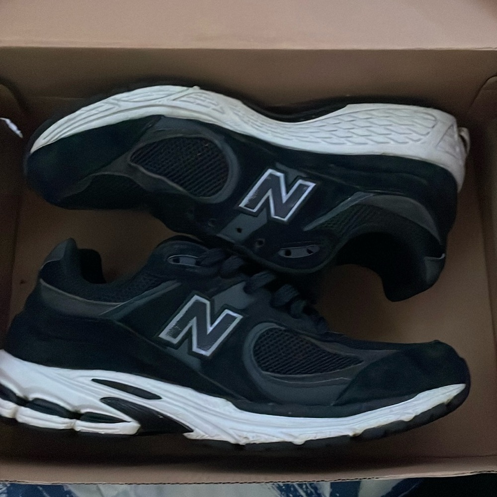 New balance 2002r Black Missing One lace